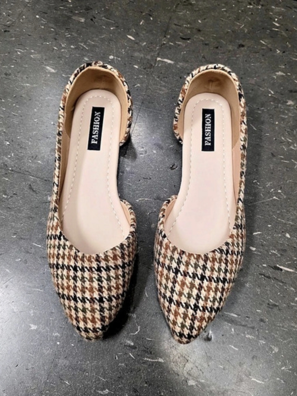 FASHION Pointed Toe Houndstooth Flats Like New